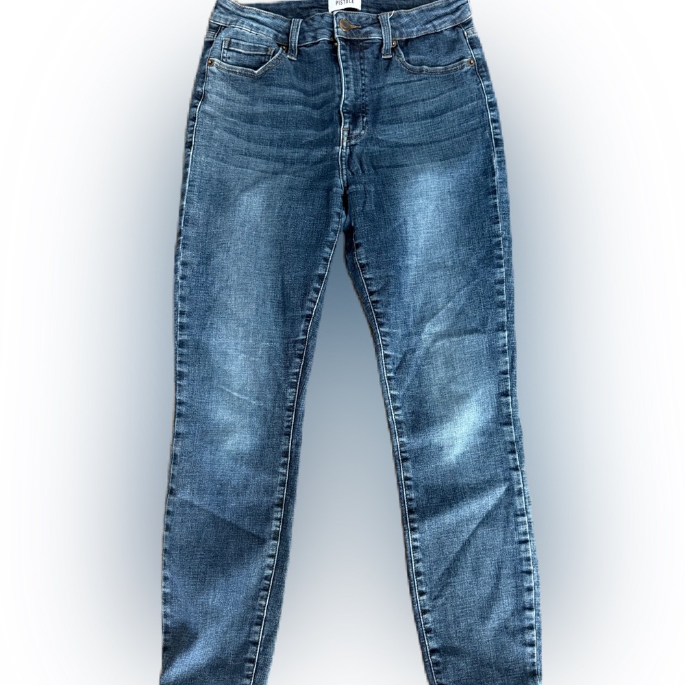 Pistola Women’s Medium Wash Stretchy Jeans. Size 29